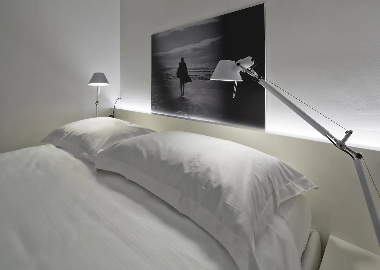 Luxury Suites Collection - Shantung - Milano 33 Riccione 0*,  Italia